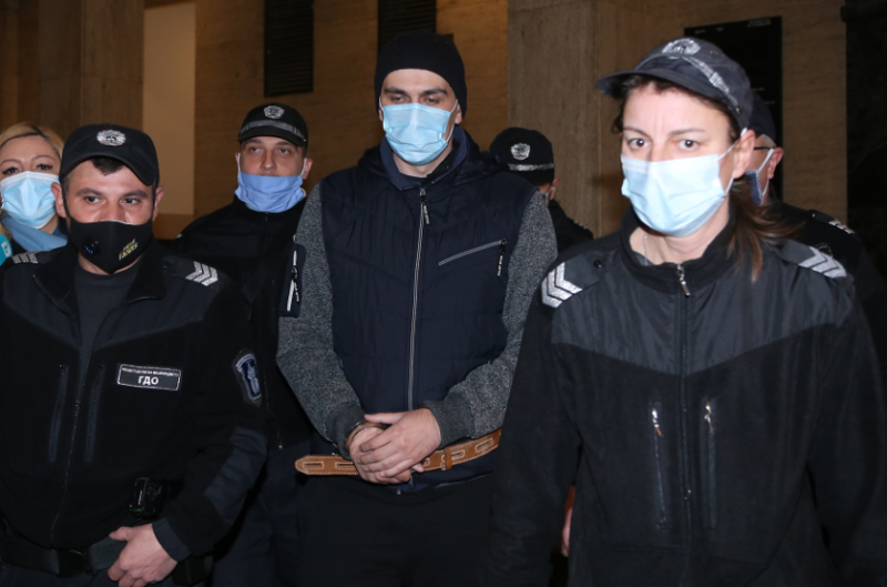 На първа инстанция: 20 години затвор за Викторио, убил приятелката и дъщеря си