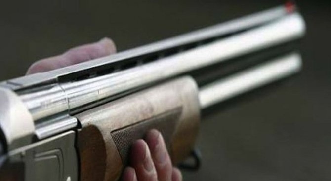 Седемдесет и три годишен ловджия се е самопрострелял по време