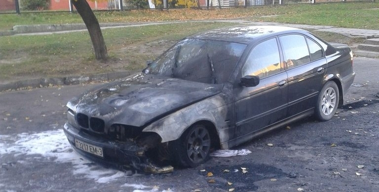 Лек автомобил BMW е горял посред бял ден в Монтана