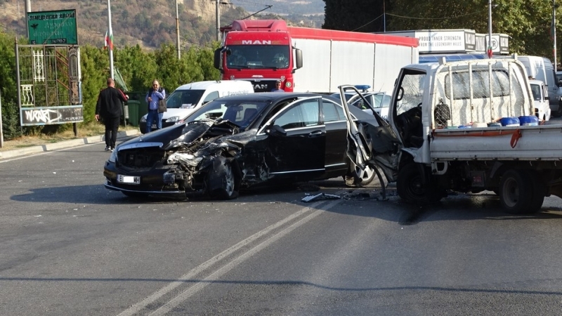 Трима души пострадаха при катастрофа в Плевенско съобщиха от областната дирекция