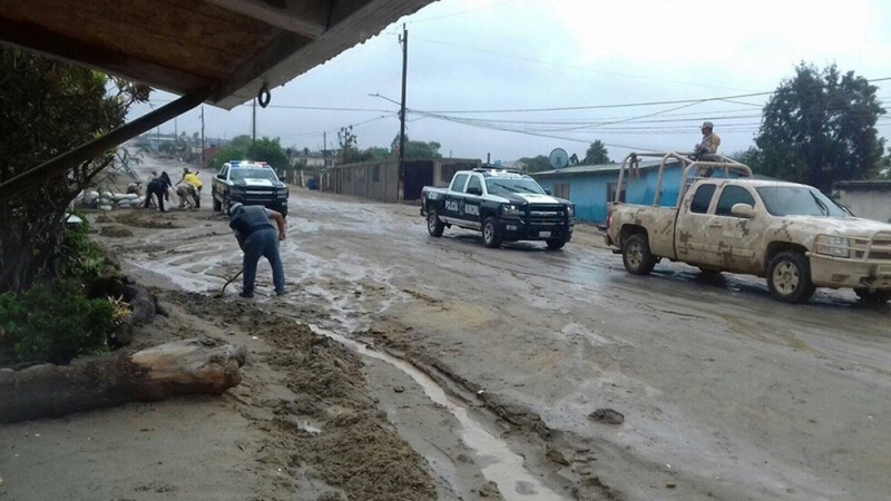 Най малко петима души загинаха при силните валежи и снежни бури