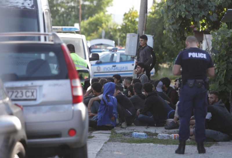 26 нелегални мигранти са заловени при полицейска акция рано тази