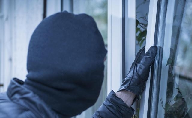 Мъж е откраднал врати от къща в село Бутан и