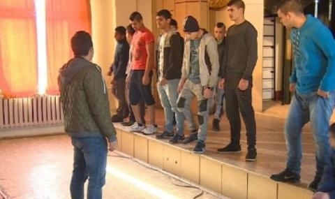 Непълнолетни от дома в Бойчиновци играха за първи път на
