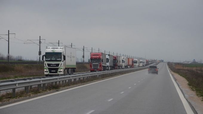Трафикът на ГКПП Видин Дунав мост 2 е интензивен