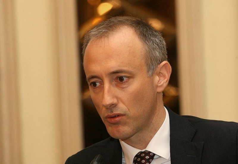 През тази година чрез националната програма за модернизиране на образователната