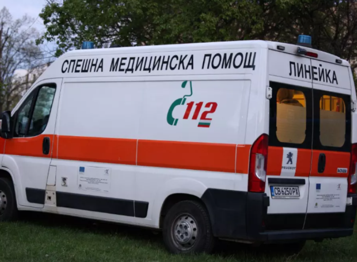 Спасители от Монтанско теглиха закъсала линейка съобщиха от пресцентъра на