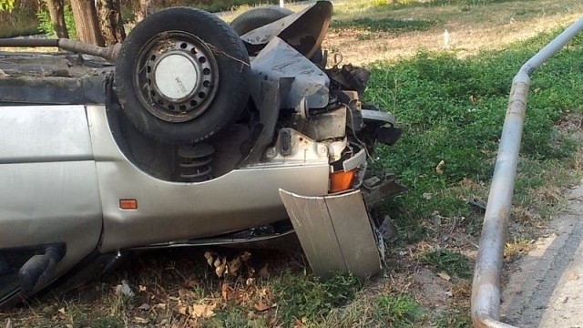 Две коли се удариха на пътя Ботевград Литаково а единият шофьор