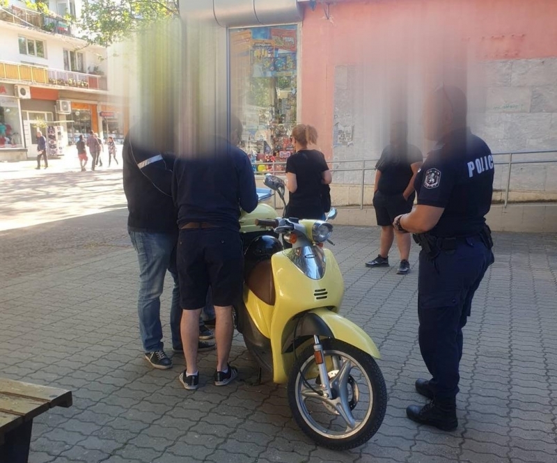 Глобиха мотоциклетист шофиращ по пешеходна зона във Враца съобщиха от