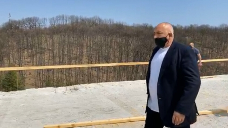 Премиерът инспектира строежа на АМ Хемус в участъка между Белокопитово