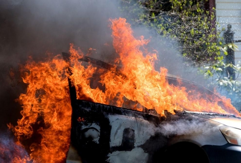 Лек автомобил изгоря във врачанското село Върбица съобщиха от областната