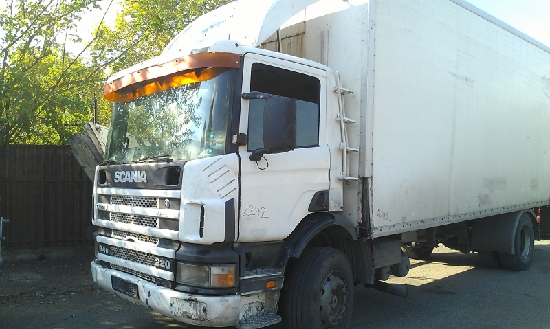 Неизвестни апаши са откраднали две акумулаторни батерии от товарен автомобил