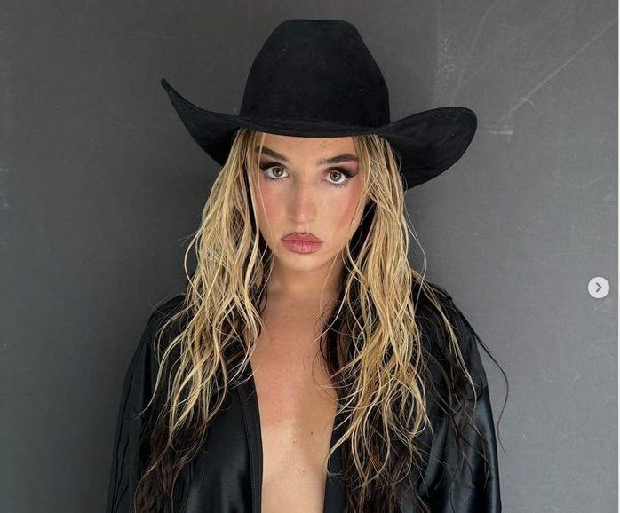 Популярната испанска певица Лола Индиго е бясна от слуховете че