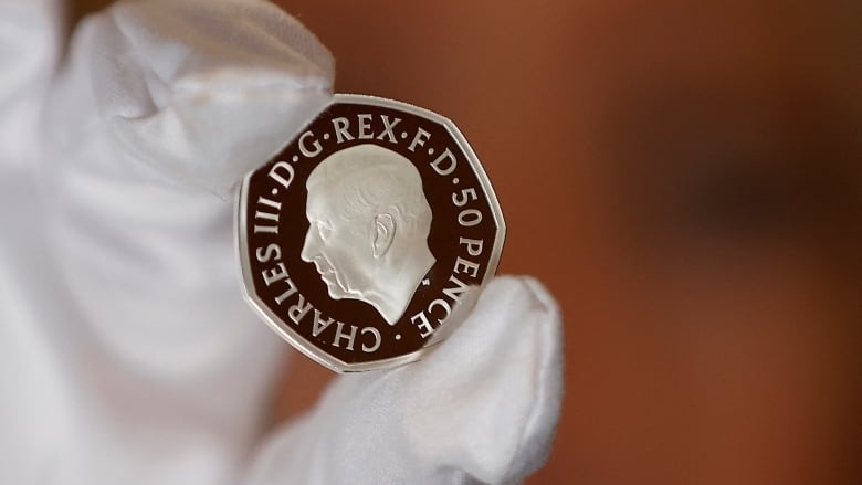 Готови са първите монети с лика на крал Чарлз Трети /снимки/