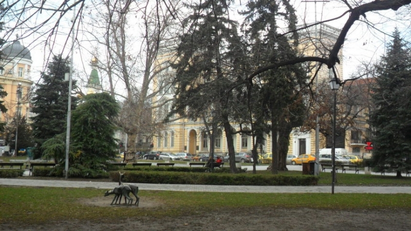 Полиция блокира днес градинката на Кристал заради изоставен куфар Оказа