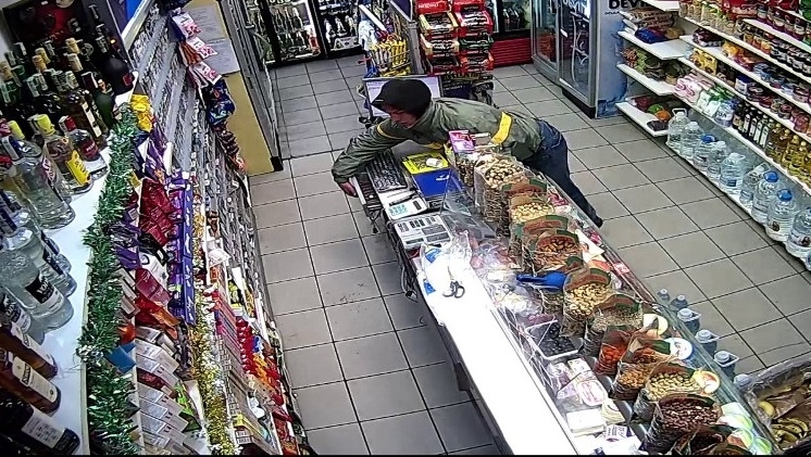 Служители на реда са хванали баща и дъщеря му обрали