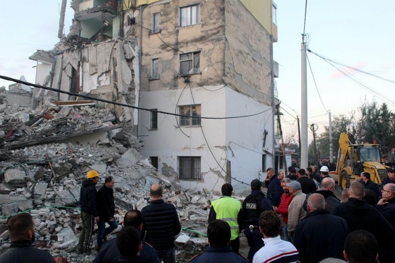 Албанското министерство на отбраната заяви че още пет тела са