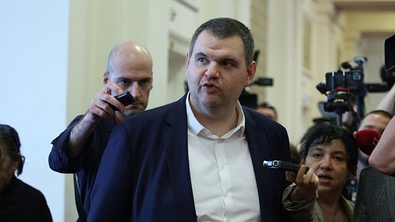 ДПС да преразгледа решението си за Пеевски и членството му