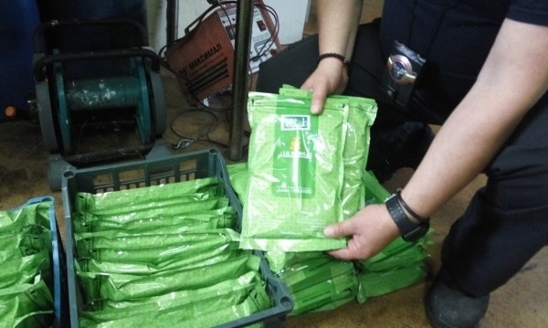 90 пакета с 45 кг контрабандна паста за наргиле откриха