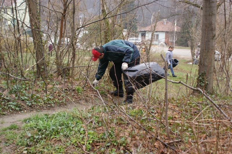 Кметството в мездренското село Злидол и НЧ Искър 2004