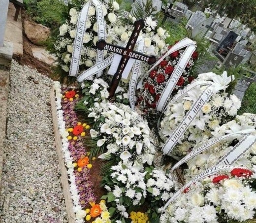 Близо 20 души се събраха на гробищния парк в Бояна