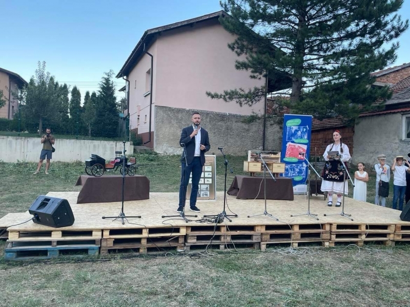 В рамките на един месец изследователи и артисти живяха в