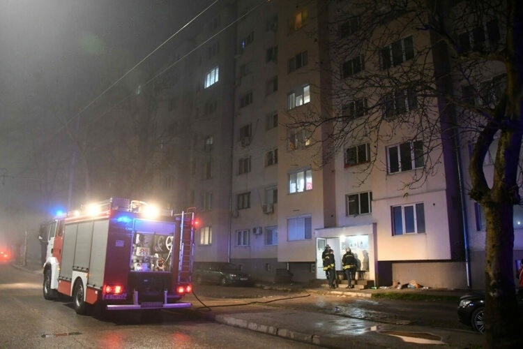 Мъж от Хасково подпали апартамент защото жена му го е