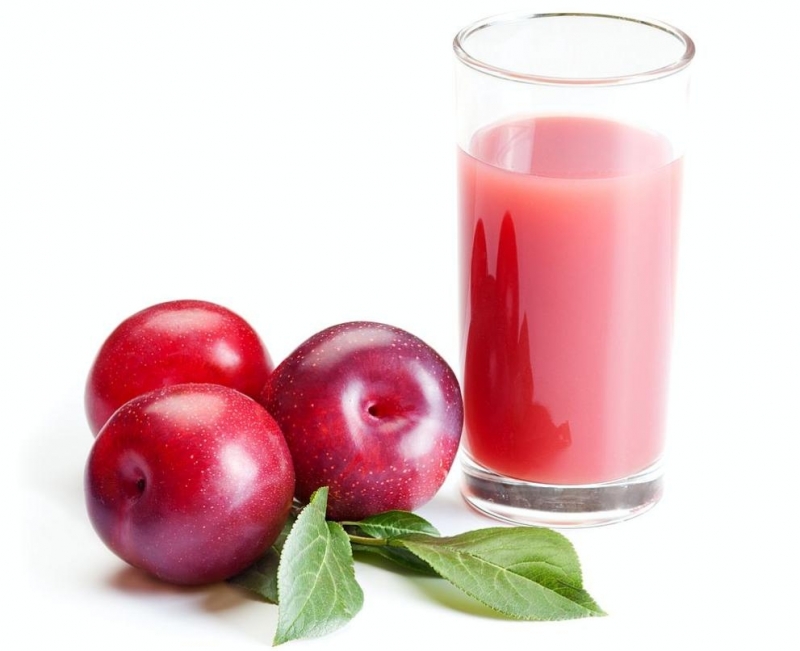 Здравословна напитка в горещите дни е домашно приготвеният сок от червени