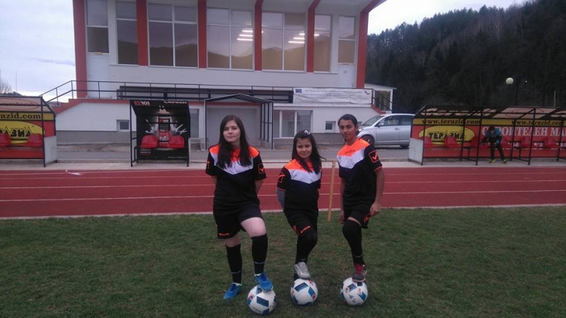 Момичетата от женския футболен клуб Васберк лейдис получаха дарение от Ротари клуб