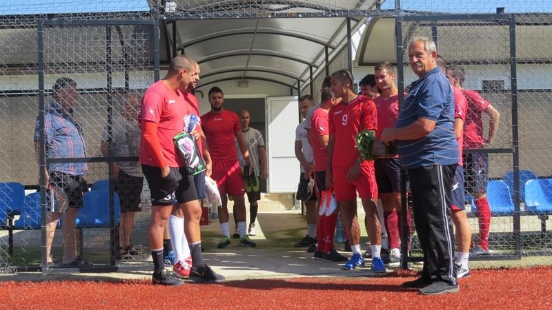 Старши треньорът на Кариана Ерден Веселин Великов е решил да