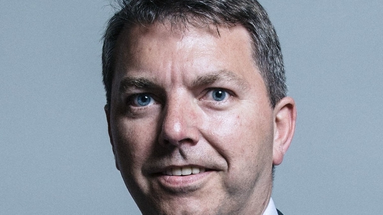 Британският консервативен политик Гарет Джонсън напусна правителството Той подава оставка тъй