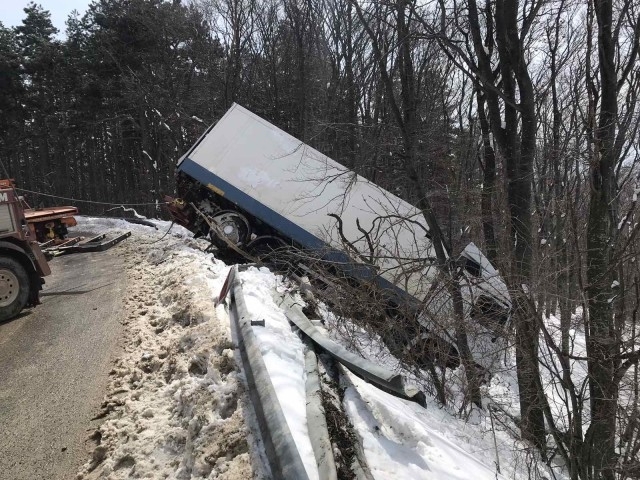 Движението на прохода Шипка е временно ограничено заради катастрофа съобщава