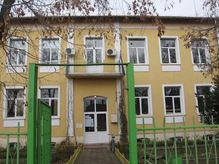 Четвъртокласник е бил ударен от служител по поддръжката в училището