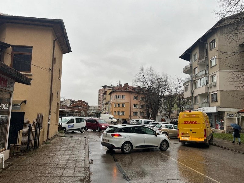 От последните минути! Акция на пожарната затвори централна улица във ...