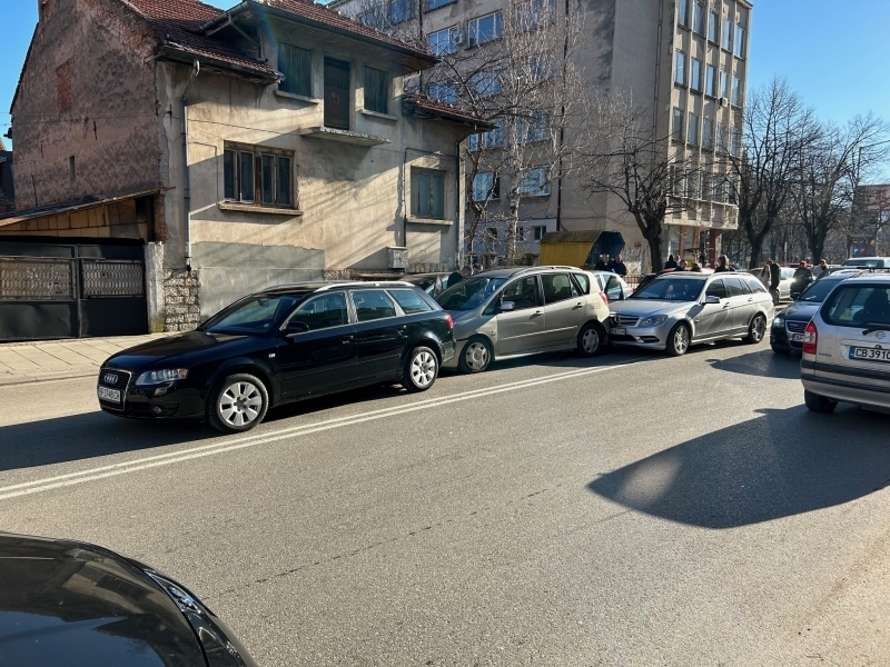 МВР излезе с подробности за верижната катастрофа с 4 автомобила