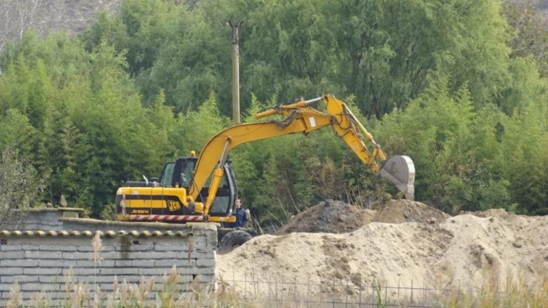 Протест срещу застрояване край храма на Ванга в местността Рупите