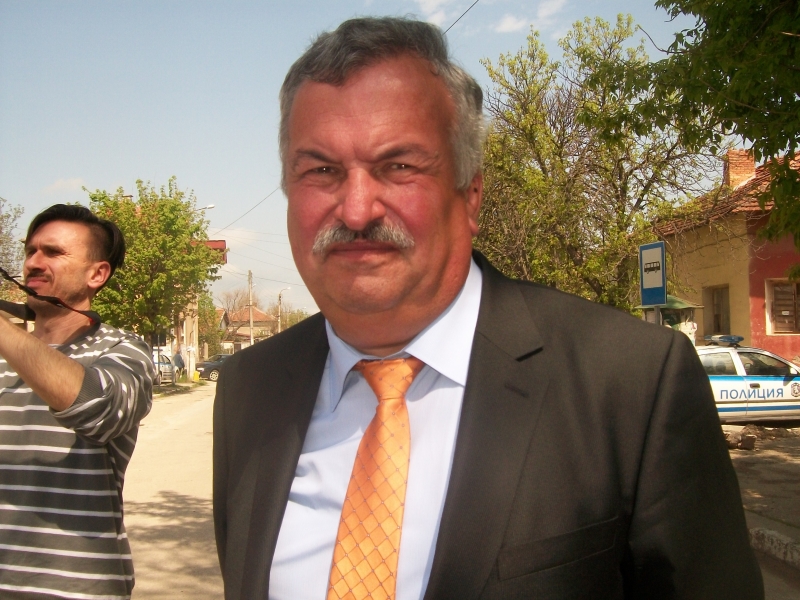 Тази нощ след дълго боледуване на 65 години почина дългогодишният областен