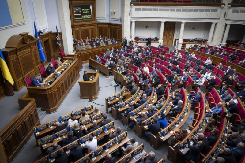 Украинският парламент удължи днес военното положение в Украйна с три