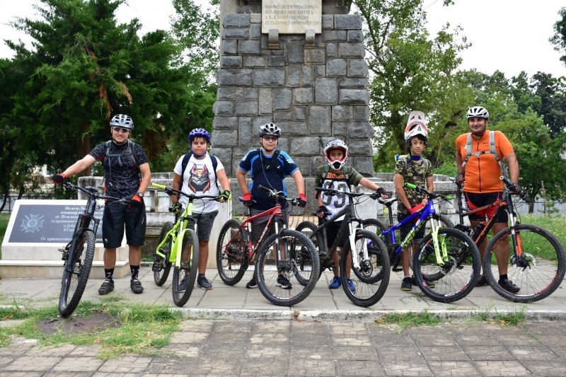 От паметника Лъвчето бе даден стартът на първото байк училище