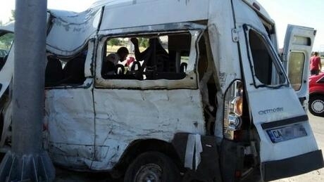 Катастрофа между микробус с български номера и лекотоварна кола с