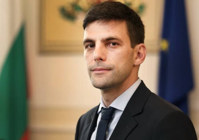 Граждани се събраха пред Народното събрание за да изразят подкрепата