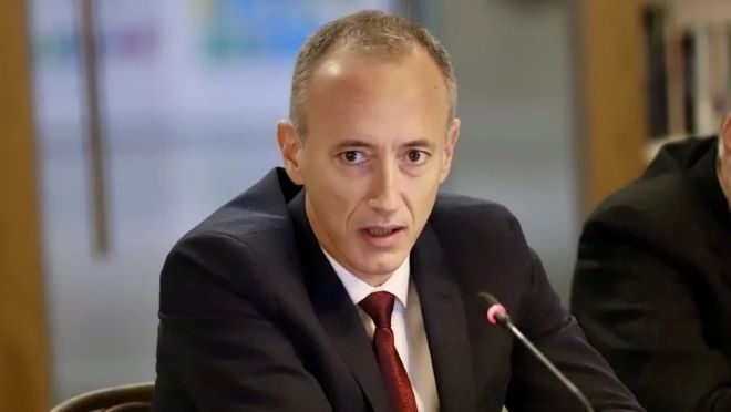 Просветният министър Красимир Вълчев не смята да въвежда оценка за