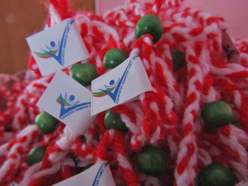 Ученическият общински съвет на Враца раздаде над 500 мартеници