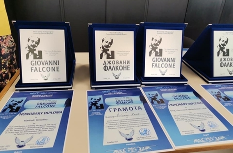 Конкурсът за магистрати и полицаи Страхливият умира всеки ден смелият