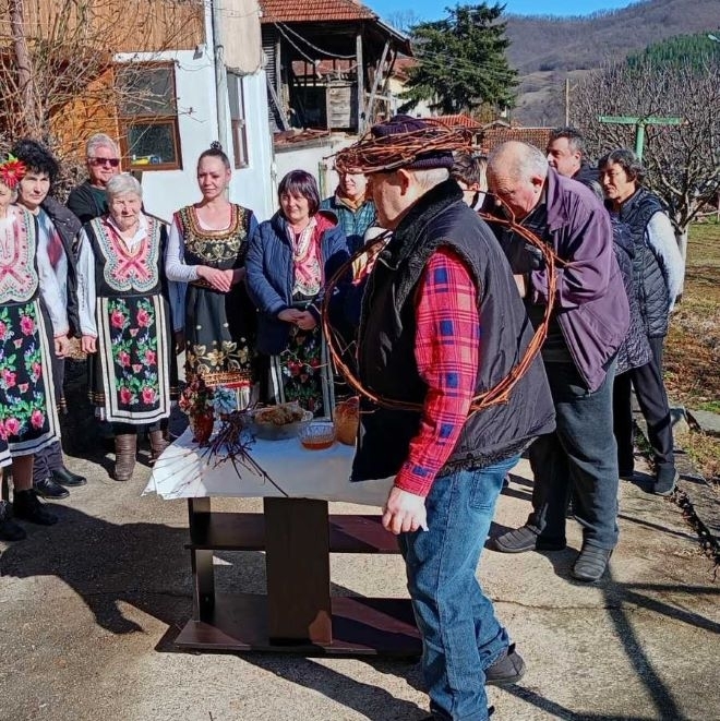 Монтанско село отбеляза Трифоновден /снимки/