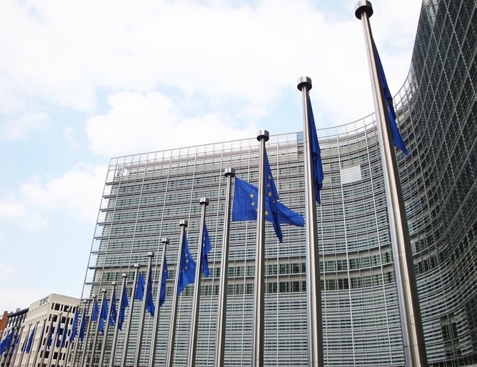 Европейската комисия изрази днес очакване в България трайно да бъдат