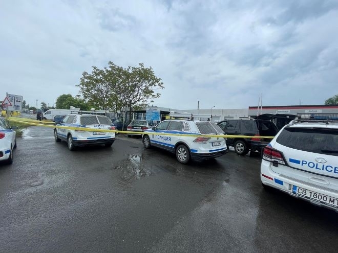 26 годишен мъж от пакистански произход и осем мъже самоопределили се