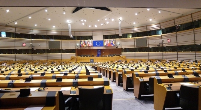 Около 50 000 евро на месец струва един евродепутат на