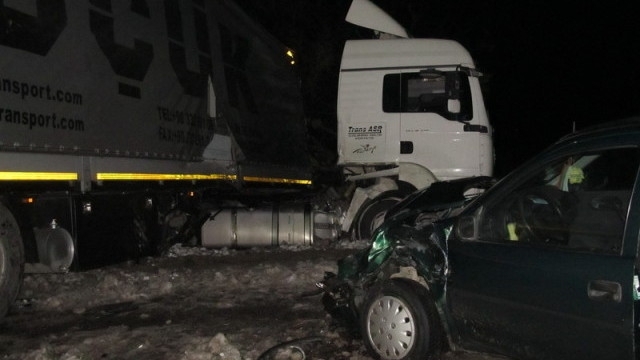 Тежка катастрофа затвори международния път Е-79 между Видин и Монтана,