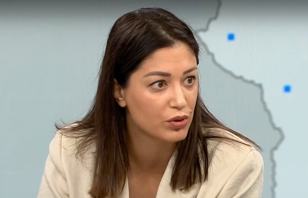 Евелина Славкова: Радев трупа политически капитал, но все още не е ясно ще направи ли партия